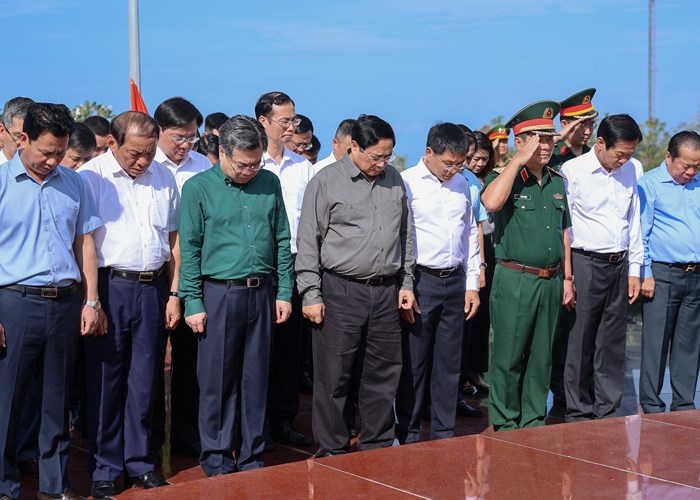 Thủ tướng khảo sát, chỉ đạo giải quyết các vấn đề cấp bách tại Phú Quốc - Anh 2