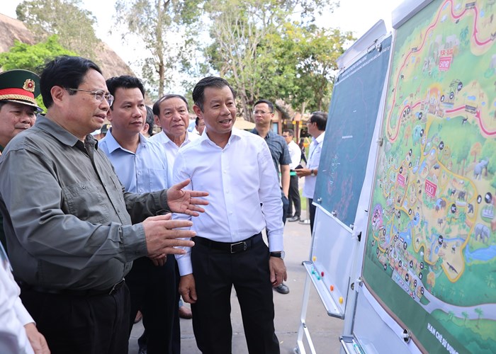 Thủ tướng khảo sát, chỉ đạo giải quyết các vấn đề cấp bách tại Phú Quốc - Anh 3