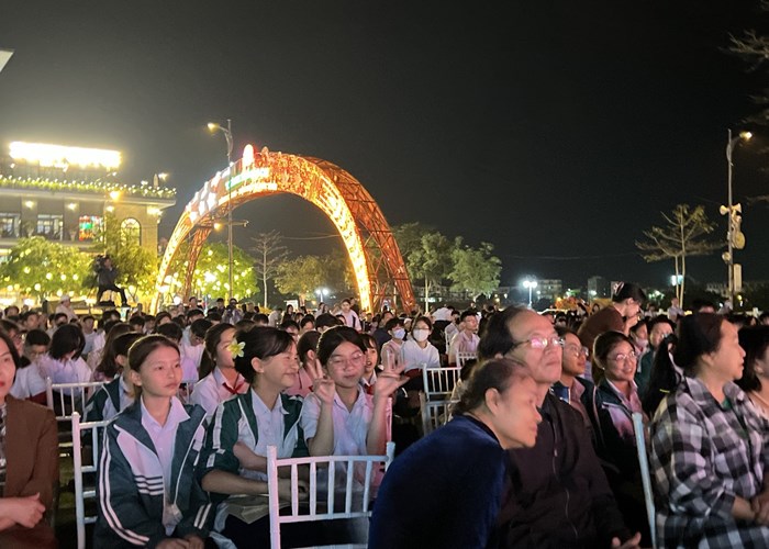 Không khí tự hào trên hành trình “Về với Điện Biên” - Anh 4