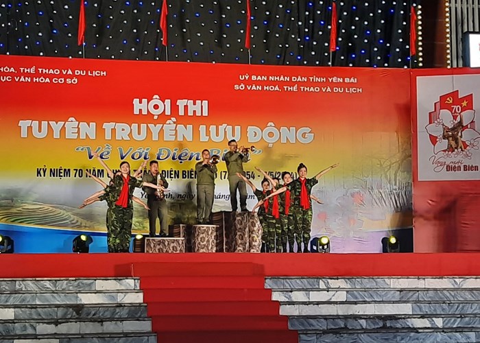 Không khí tự hào trên hành trình “Về với Điện Biên” - Anh 13