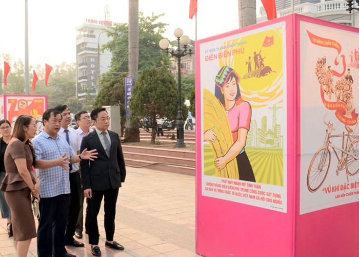 Triển lãm tranh cổ động tuyên truyền kỷ niệm 70 năm Chiến thắng Điện Biên Phủ - Anh 2