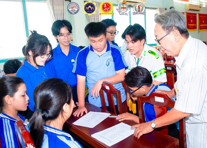 Kiên Giang truyền đam mê nghệ thuật Đờn ca tài tử đến học sinh - Anh 1