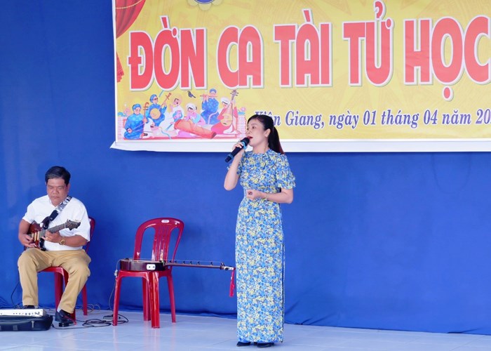 Kiên Giang truyền đam mê nghệ thuật Đờn ca tài tử đến học sinh - Anh 2