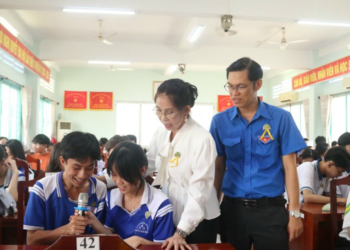 Kiên Giang truyền đam mê nghệ thuật Đờn ca tài tử đến học sinh - Anh 3