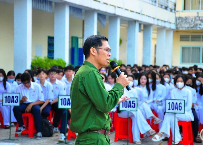 Kiên Giang truyền đam mê nghệ thuật Đờn ca tài tử đến học sinh - Anh 4