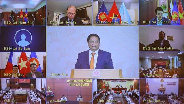 Đẩy mạnh ngoại giao kinh tế, ngoại giao văn hoá - Anh 2
