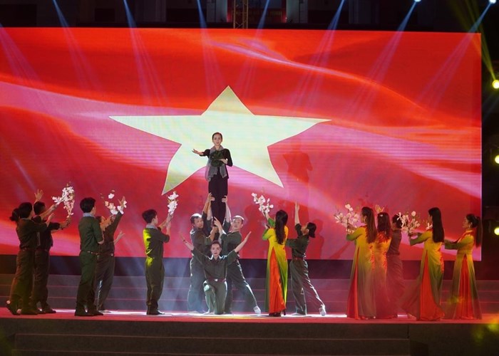 Bế mạc Hội thi Tuyên truyền lưu động toàn quốc “Về với Điện Biên” - Anh 4