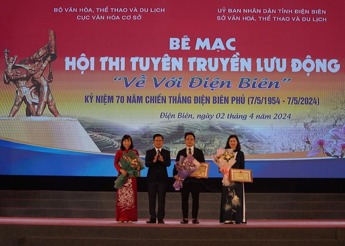 Bế mạc Hội thi Tuyên truyền lưu động toàn quốc “Về với Điện Biên” - Anh 2