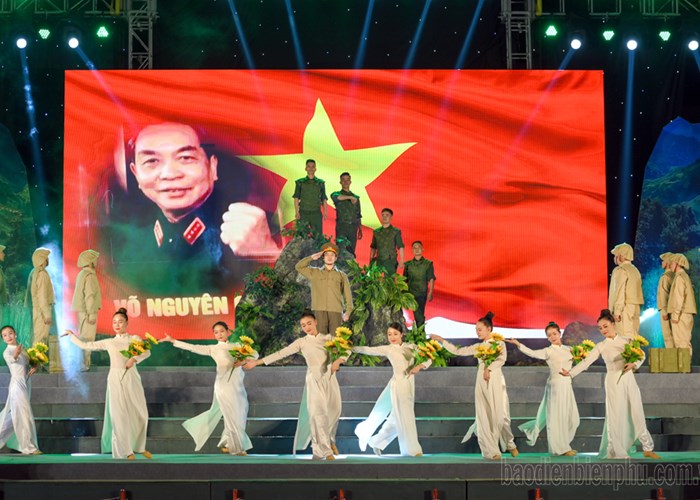 Tổ chức chương trình nghệ thuật kỷ niệm 70 năm Chiến thắng Điện Biên Phủ - Anh 1