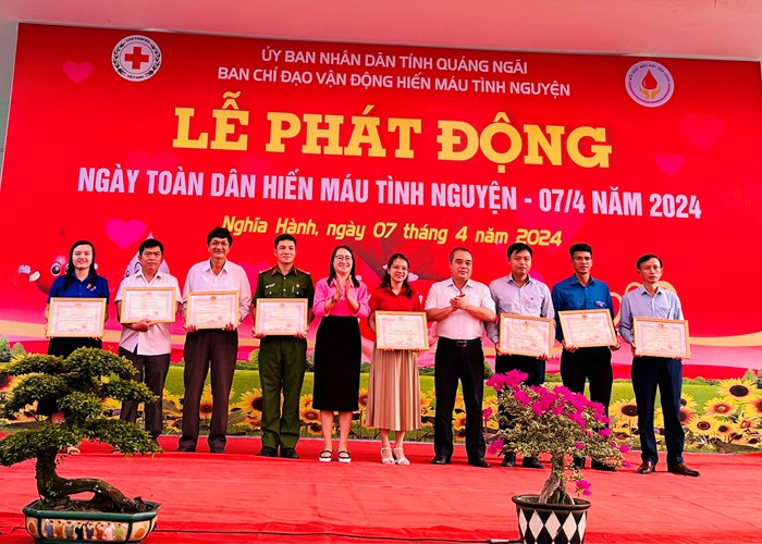 Quảng Ngãi: Hơn 600 người dân tham gia hiến máu tình nguyện - Anh 3