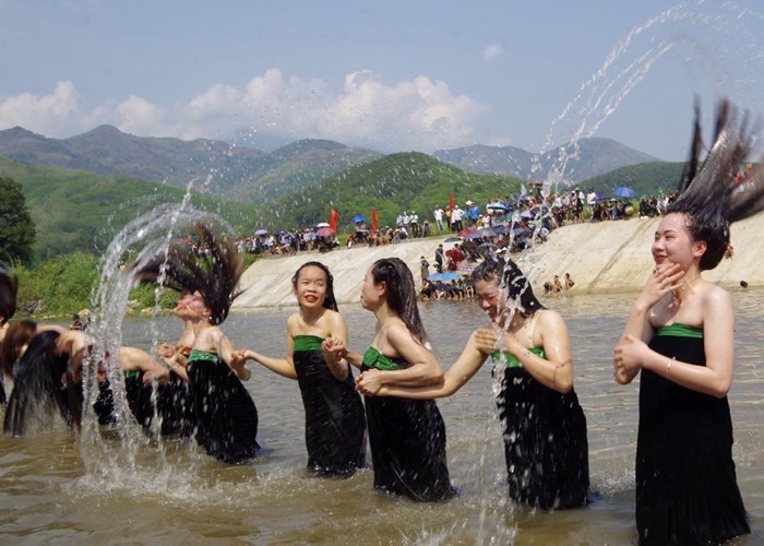 Về Phong Thổ vui hội 