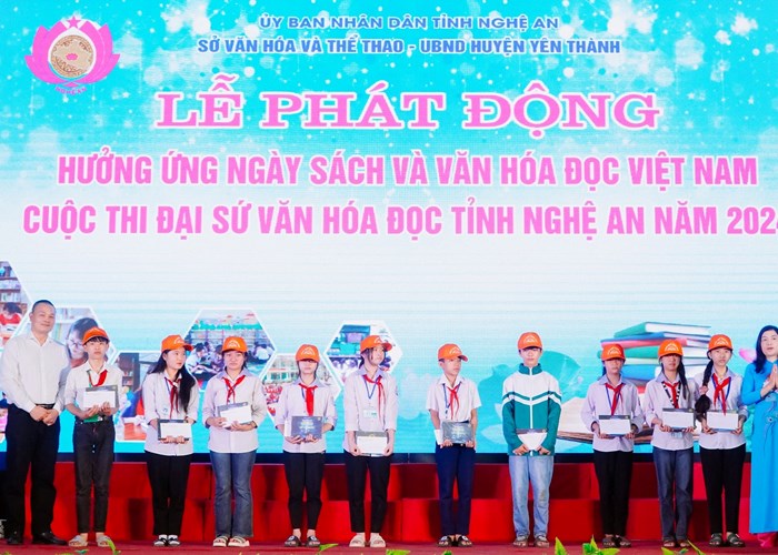 Nghệ An phát động hưởng ứng ngày Sách và Văn hóa đọc Việt Nam năm 2024 - Anh 4