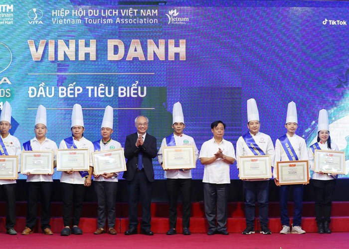 282 doanh nghiệp và cá nhân tiêu biểu trên toàn quốc được vinh danh và nhận Giải thưởng VITA AWARDS năm 2024 - Anh 12