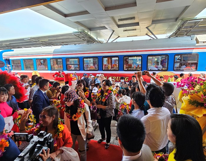 Đà Nẵng đón chuyến tàu du lịch “Kết nối di sản miền Trung” - Anh 3