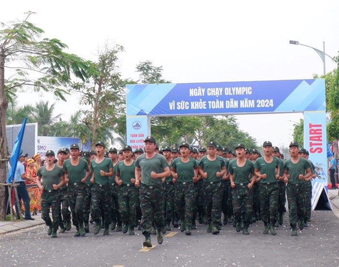 Đà Nẵng: Gần 3.000 người tham gia ngày chạy Olympic vì sức khỏe toàn dân 2024 - Anh 2