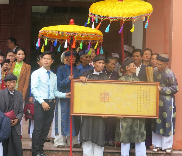 Khi dân làng được tặng lại“thẻ căn cước” - Anh 2