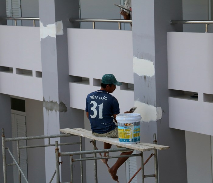 Xây dựng gần 30 tỉ đồng để nứt, nứt... và lún - Anh 2