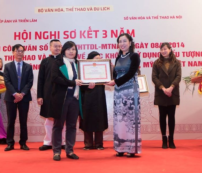 Tranh đỏ Kim Hoàng không chỉ còn là nỗi nhớ - Anh 2