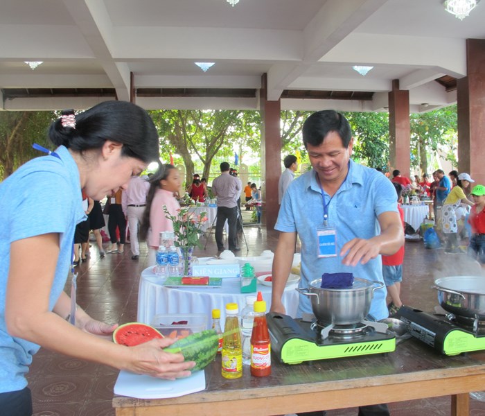 Lan tỏa hạnh phúc, yêu thương - Anh 1