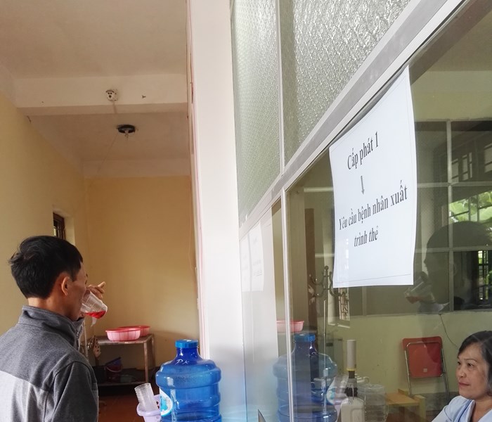 Quỹ BHYT thanh toán thuốc ARV cho người có “H”: Không có giấy tờ tuỳ thân vẫn được giải quyết - Anh 1