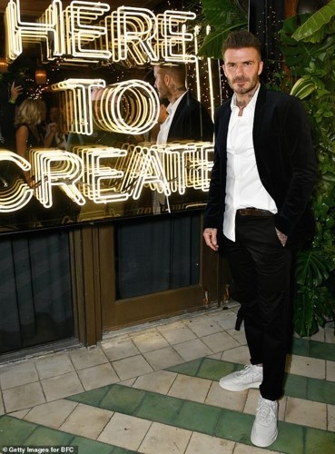 David Beckham “đốn tim” fan với vẻ điển trai và gu thời trang phong cách - Anh 1