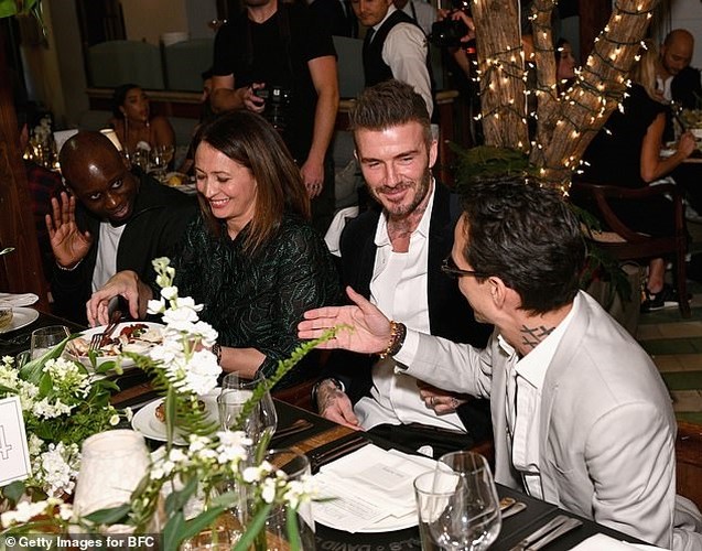 David Beckham “đốn tim” fan với vẻ điển trai và gu thời trang phong cách - Anh 6