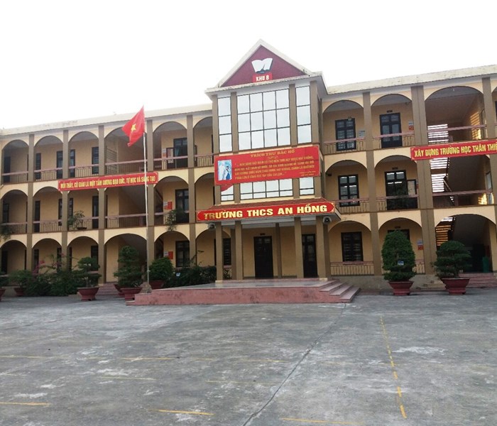 “Bệnh” thành tích trong giáo dục lại tát phát (Bài 2) Thầy và trò như “cái máy” dạy và học - Anh 1