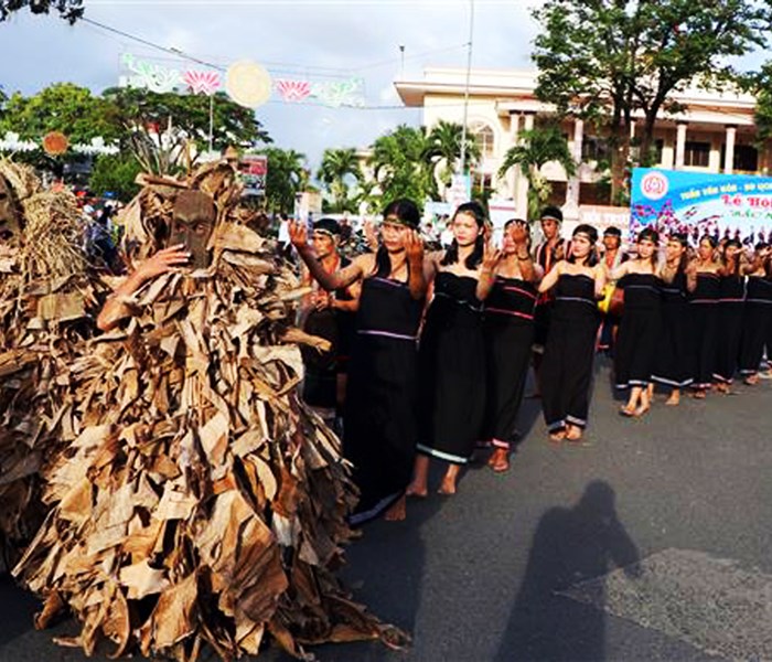 Hòa cùng “sắc màu văn hóa” - Anh 1