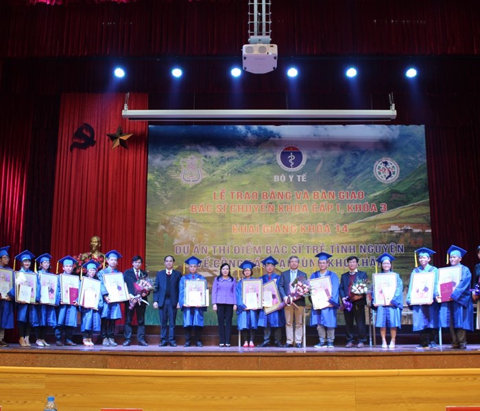 Tiếp tục đưa 14 bác sĩ giỏi lên vùng cao - Anh 1