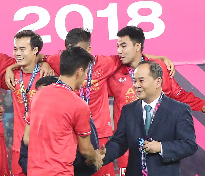 Thứ trưởng Bộ VHTTDL, Chủ tịch Liên đoàn Bóng đá Việt Nam Lê Khánh Hải: “Không được ngủ quên trên chiến thắng” - Anh 1