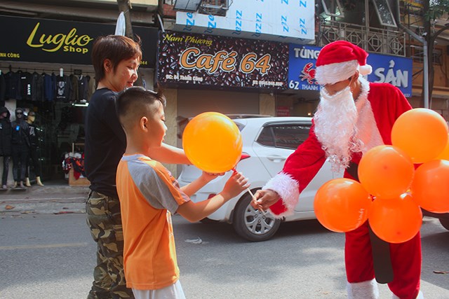 “Ông già Noel” đắt sô, công ty kinh doanh hốt bạc - Anh 3