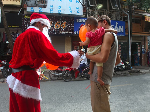 “Ông già Noel” đắt sô, công ty kinh doanh hốt bạc - Anh 4