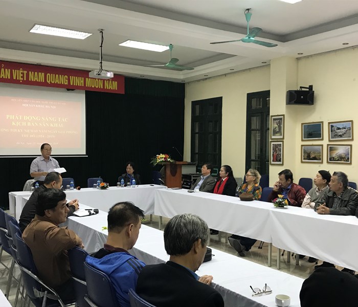 Chấm kịch bản sân khấu về thủ đô: Ban giám khảo theo kiểu... “mặt trận” - Anh 1