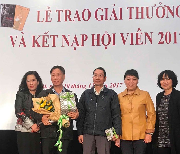 Văn giới  Hà Nội, một năm nhìn lại - Anh 1