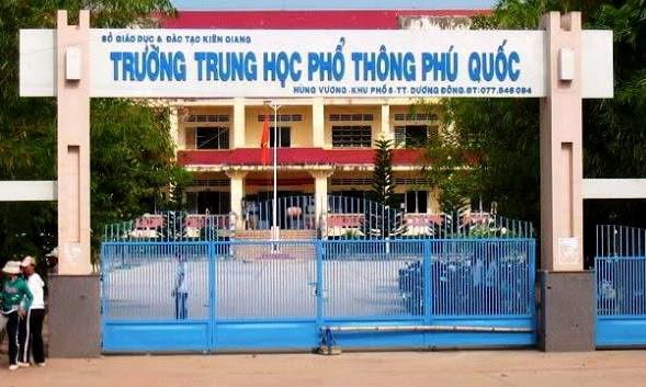 Thầy giáo làm lộ đề, gần 500 học sinh phải thi lại - Anh 1