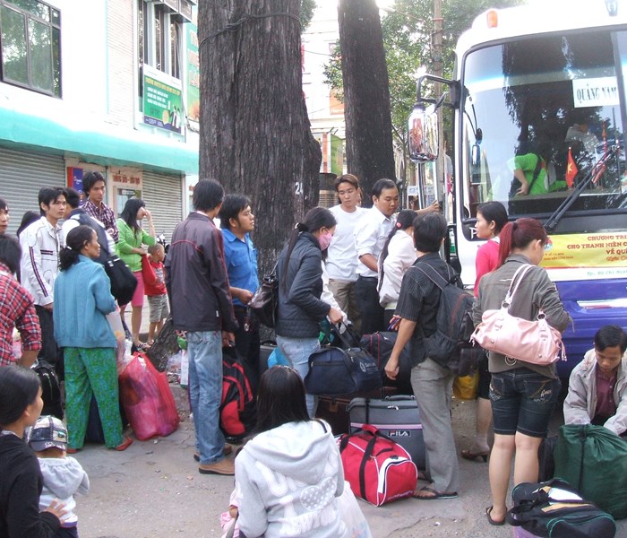 Hồi hộp chờ thưởng Tết - Anh 1