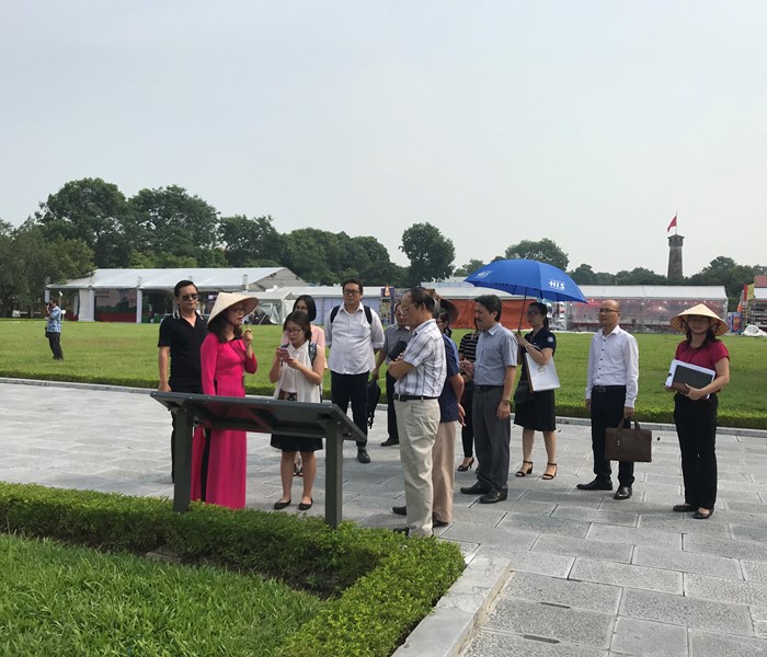 5,74 triệu lượt khách quốc tế đến Hà Nội - Anh 1