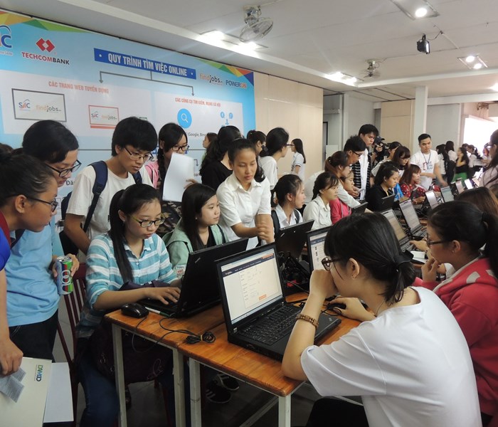 3.000 vé cho sinh viên khó khăn về quê ăn Tết - Anh 1