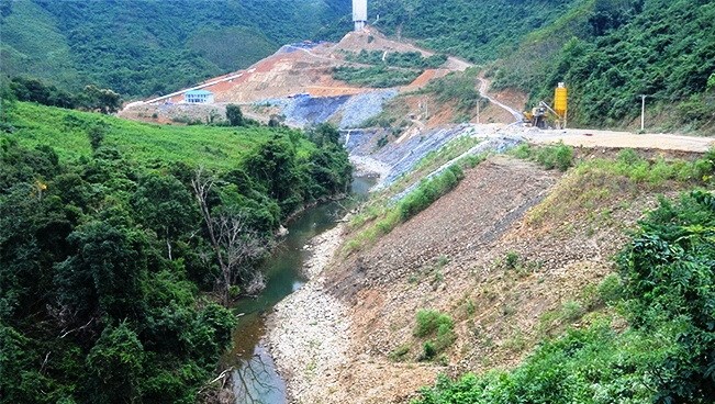 Xây dựng thuỷ điện Xoóng Con (Nghệ An): Vì sao người dân phải “lạy” chủ đầu tư? - Anh 1