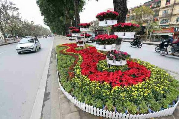 Trang trí đường phố chào năm mới ở Hà Nội: Sẽ không còn “thảm họa”? - Anh 2