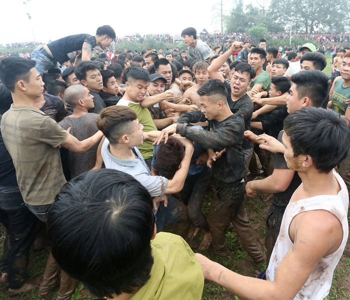 Mùa lễ hội 2019: Cứ theo luật mà xử - Anh 2