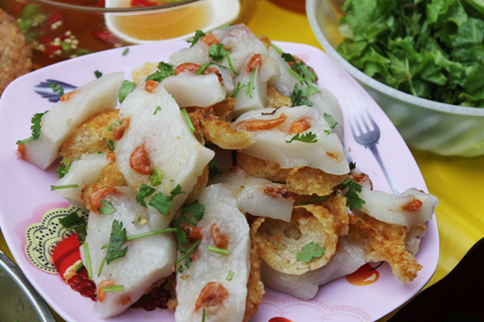 Đủ món ngon hấp dẫn khách du lịch ở chợ Cồn Đà Nẵng - Anh 2