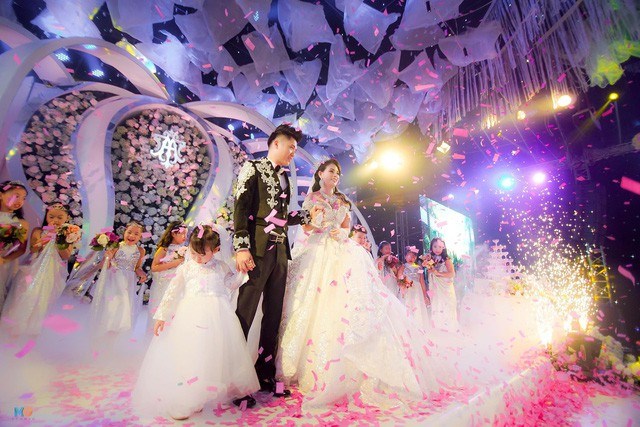 Những chuyện tình “gây sốt” nhất năm 2018, biết được lý do ai cũng bất ngờ - Anh 8