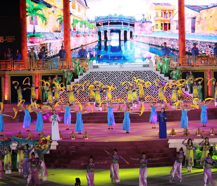 Đừng để Huế “đi ngủ” lúc 8 giờ tối - Anh 2