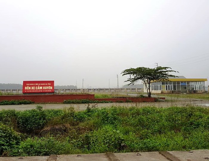 Bến trăm tỉ bỏ hoang, xe “dù” hoạt động rầm rộ - Anh 1