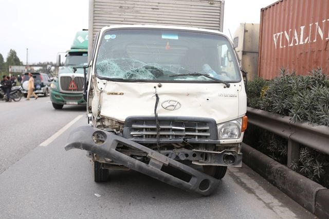 Xe tải tông đoàn người đi viếng liệt sĩ, 8 người tử vong - Anh 2