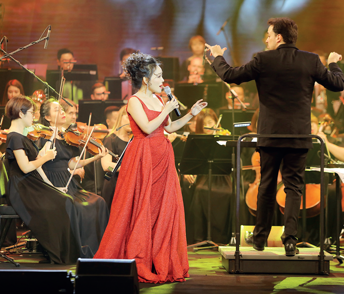 Khi ca sĩ opera hát nhạc tình - Anh 2