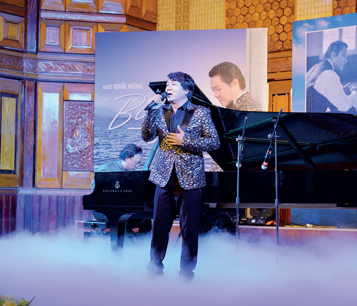 Khi ca sĩ opera hát nhạc tình - Anh 1