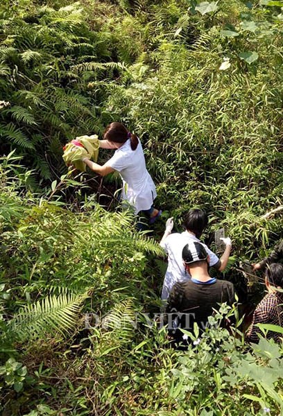 Hy hữu đỡ đẻ cho thai phụ rơi xuống khe núi sâu 10 mét sáng 26 Tết - Anh 1