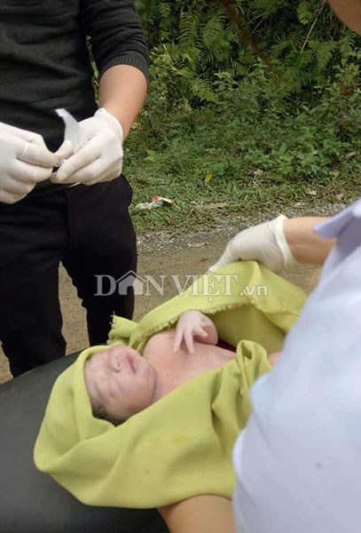 Hy hữu đỡ đẻ cho thai phụ rơi xuống khe núi sâu 10 mét sáng 26 Tết - Anh 3